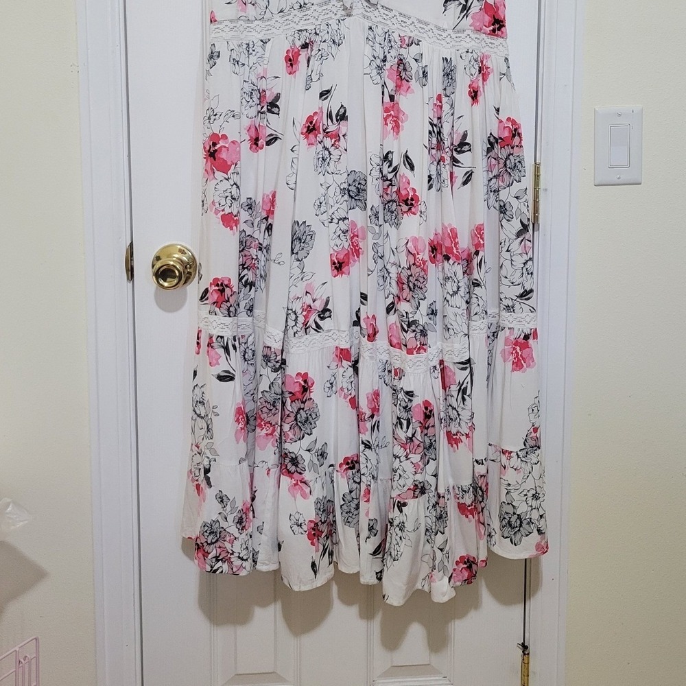 Torrid Floral Lace Trim Tiered Midi Dress White Pink Rayon Smocked Back Size 2 - Picture 8 of 9